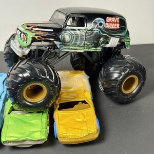 Spin Master Monster Jam Grave Digger GRANDMA Truck 1:64 Retro OG Body